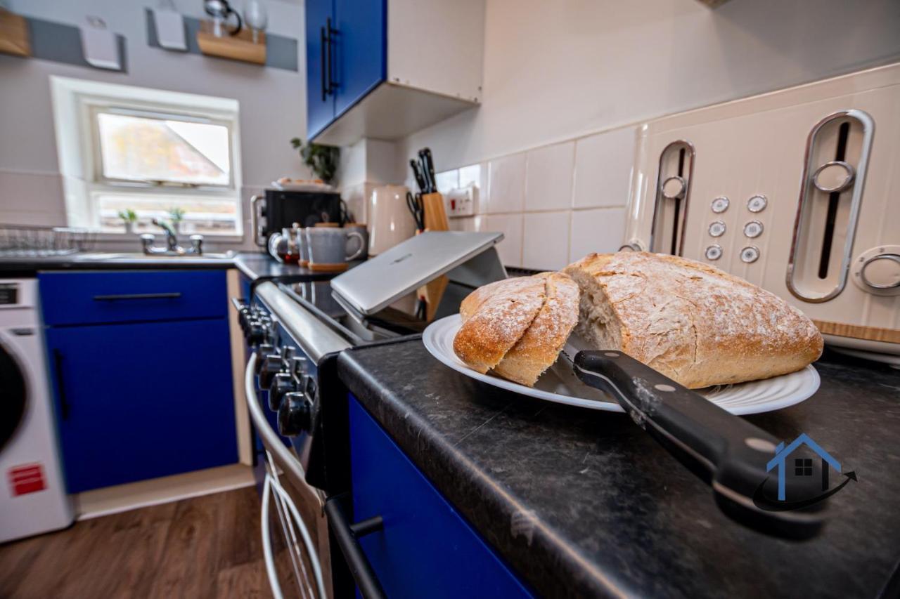 Apartment Flat 5, Super King Bed, Free Parking, Workspace, Free Wi-fi