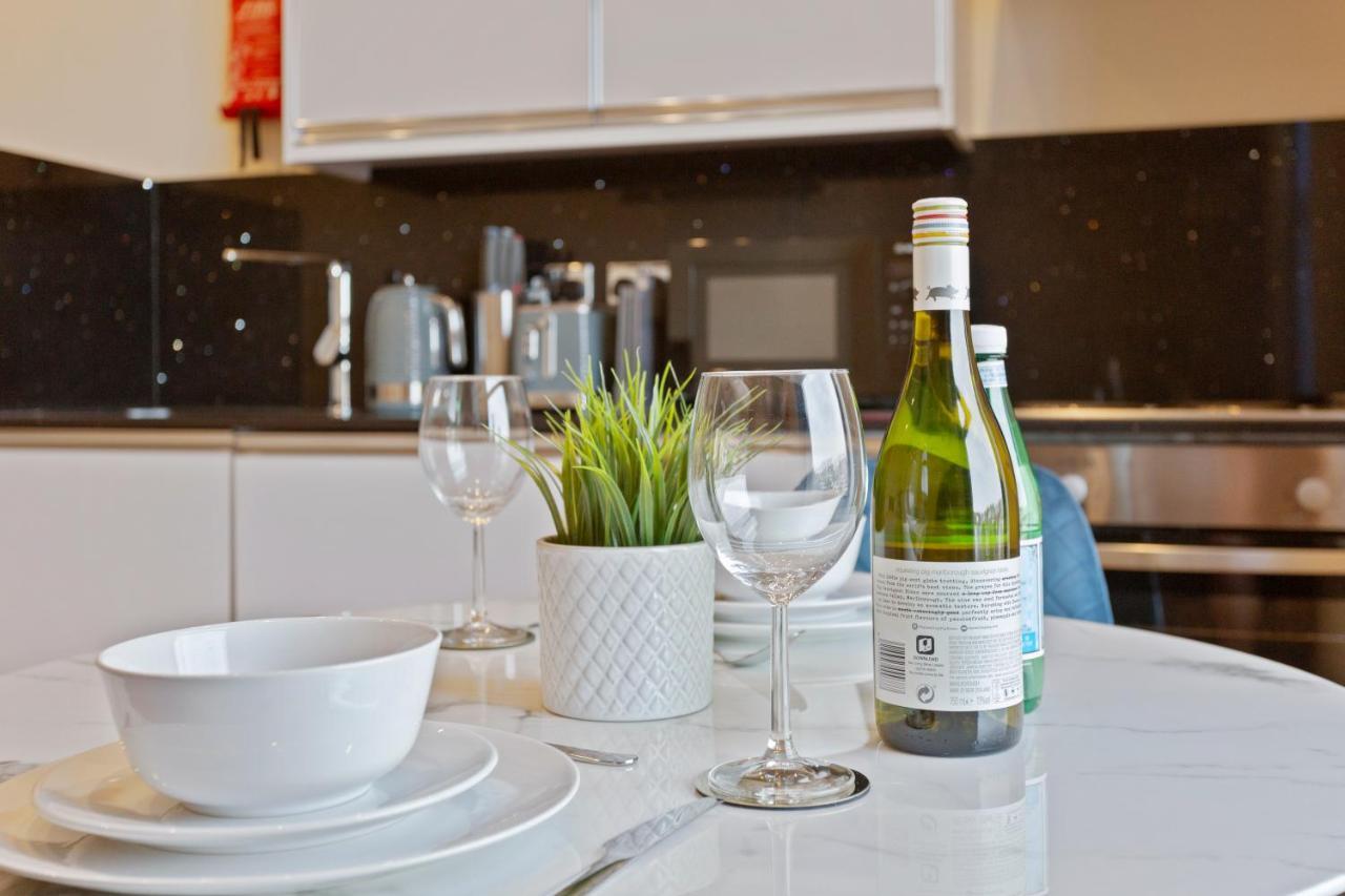 Apartment West One *