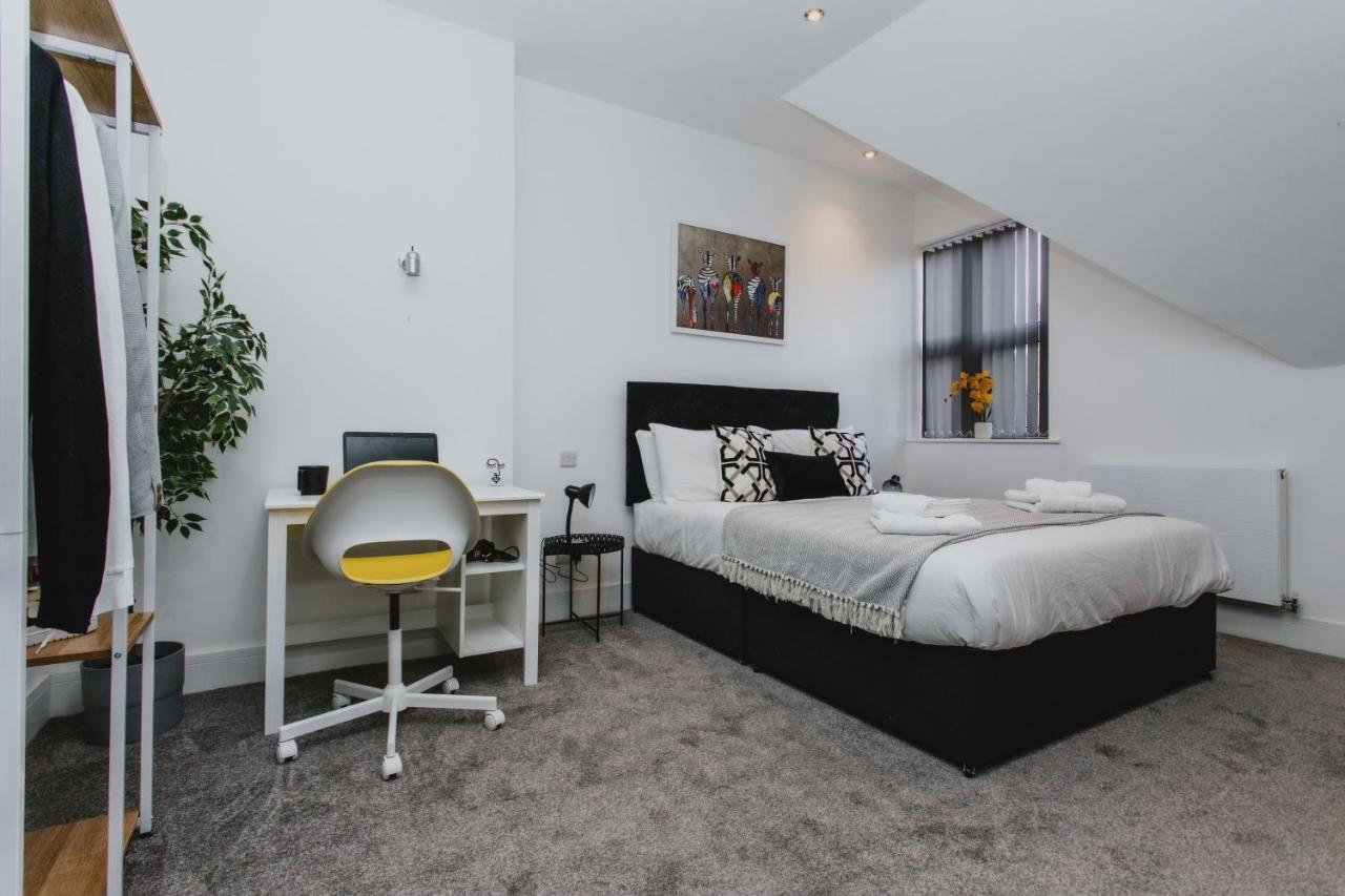 1 Bed Stylish City Flat 2nd Floor Close To City Centre With Free Parking, King Size Bed & Wi-fi Apartment *