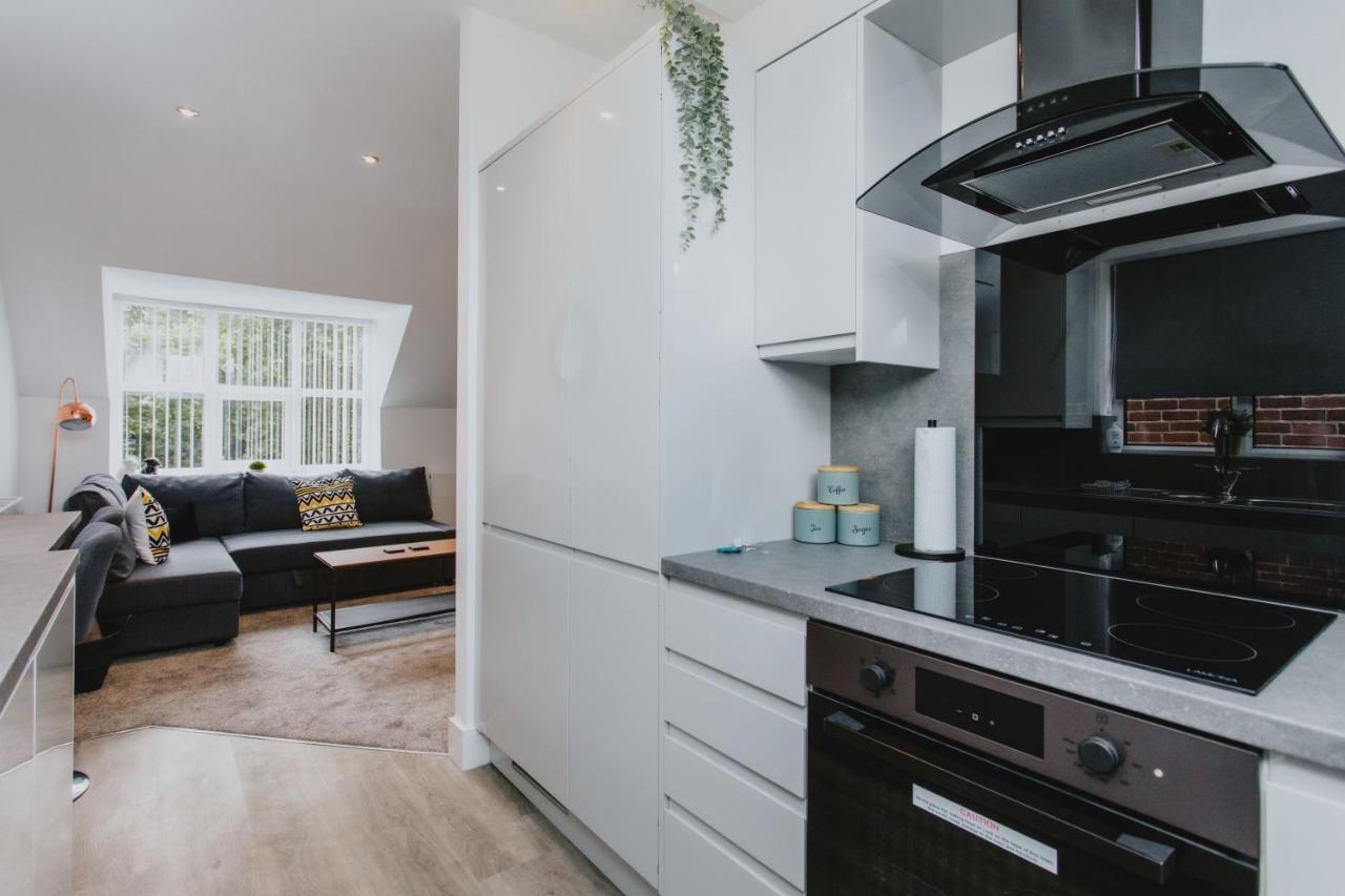 1 Bed Stylish City Flat 2nd Floor Close To City Centre With Free Parking, King Size Bed & Wi-fi