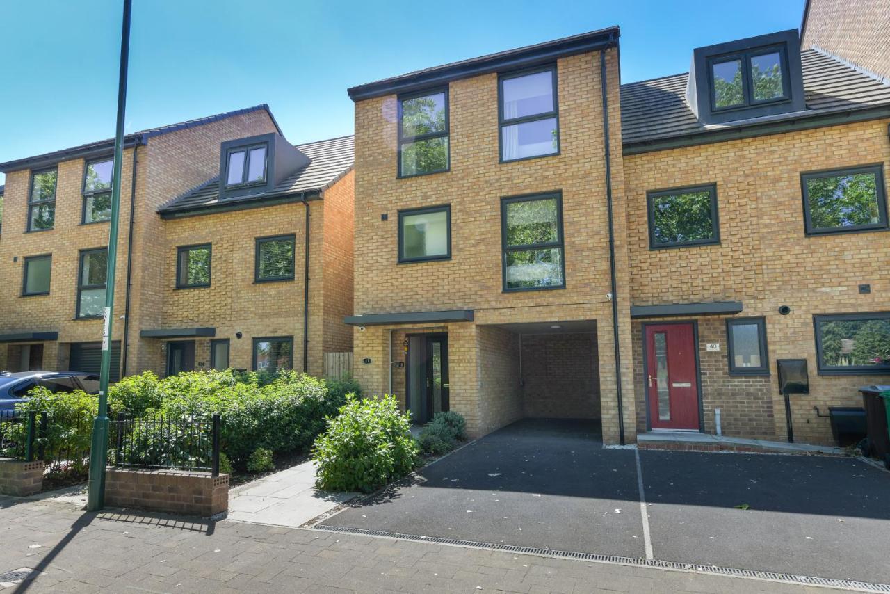 Arkwright House - Modern Townhouse Close To City Centre Holiday home *