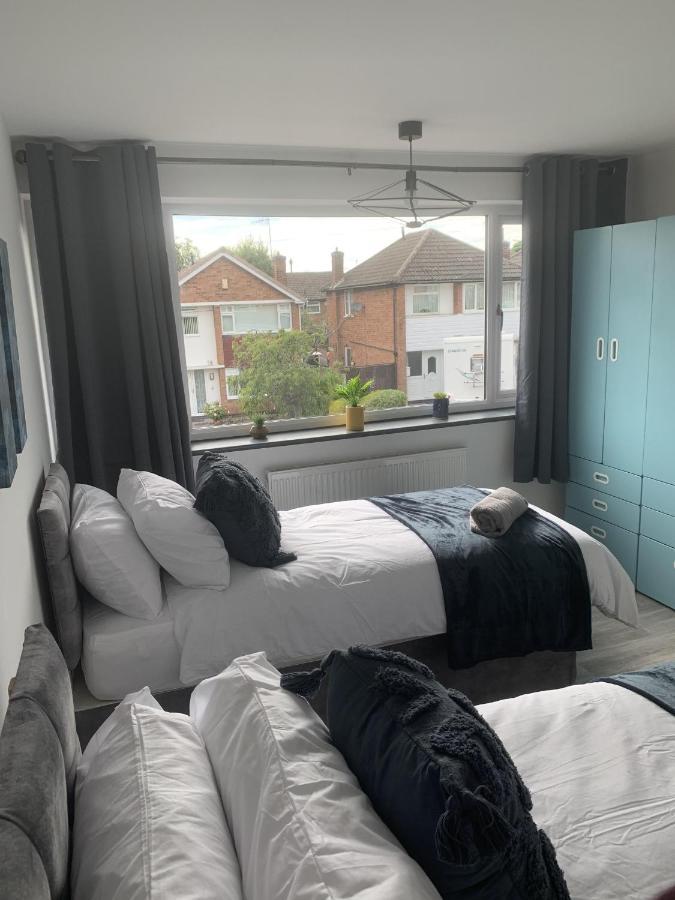 Holiday home Crowthorne House: Spacious 3-bedroom Cul-de-sac Retreat