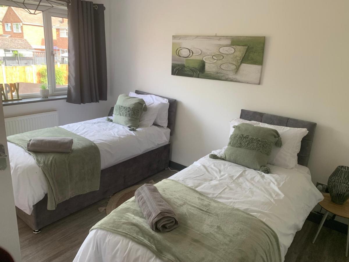 Holiday home Crowthorne House: Spacious 3-bedroom Cul-de-sac Retreat