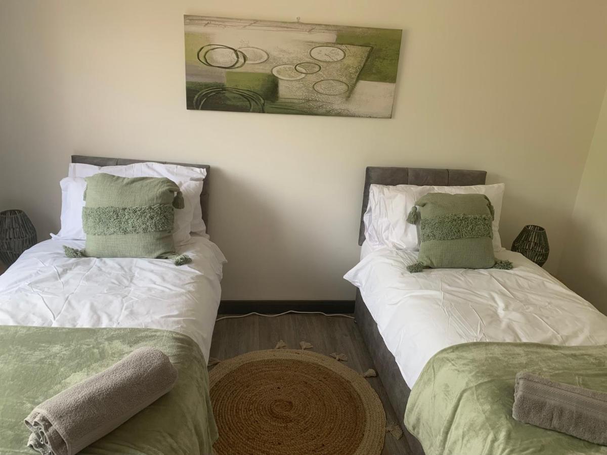 Crowthorne House: Spacious 3-bedroom Cul-de-sac Retreat Nottingham
