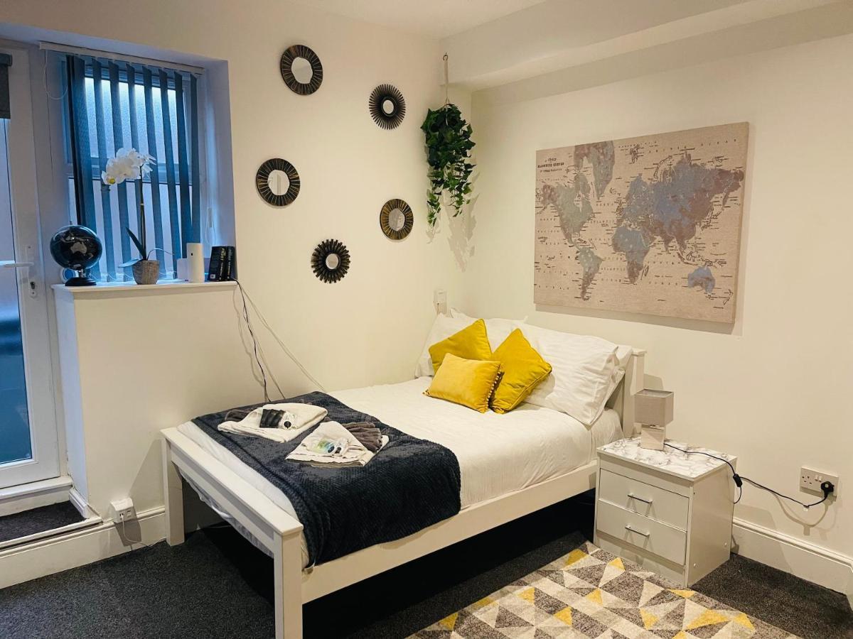 Hidden Hot Tub Retreat In Apartment Nottingham