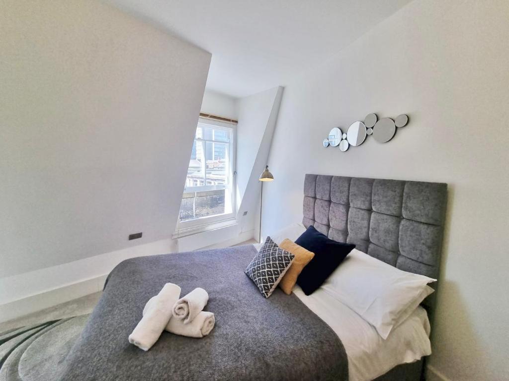Lovely 1 Bed In Old Market Square * Nottingham