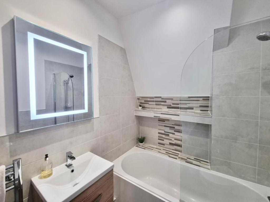 Lovely 1 Bed In Old Market Square Apartment Nottingham