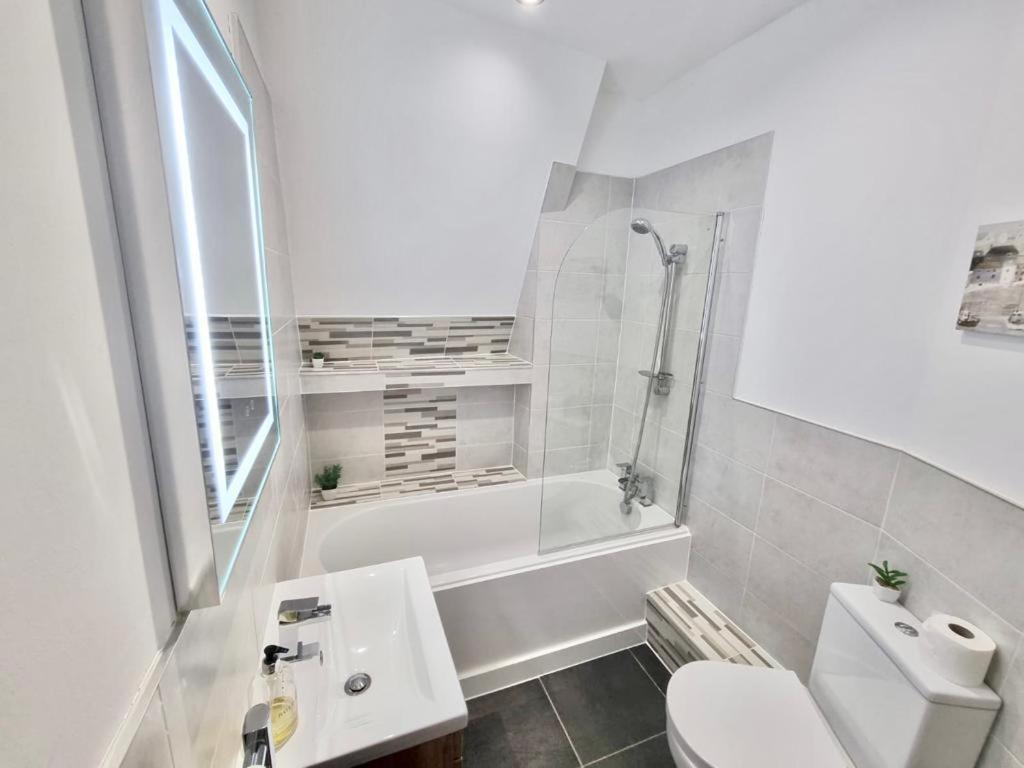 Lovely 1 Bed In Old Market Square *
