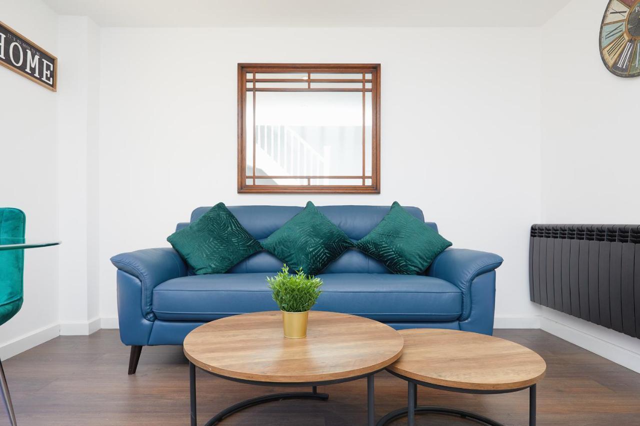Modern 2 Bed House By Centre