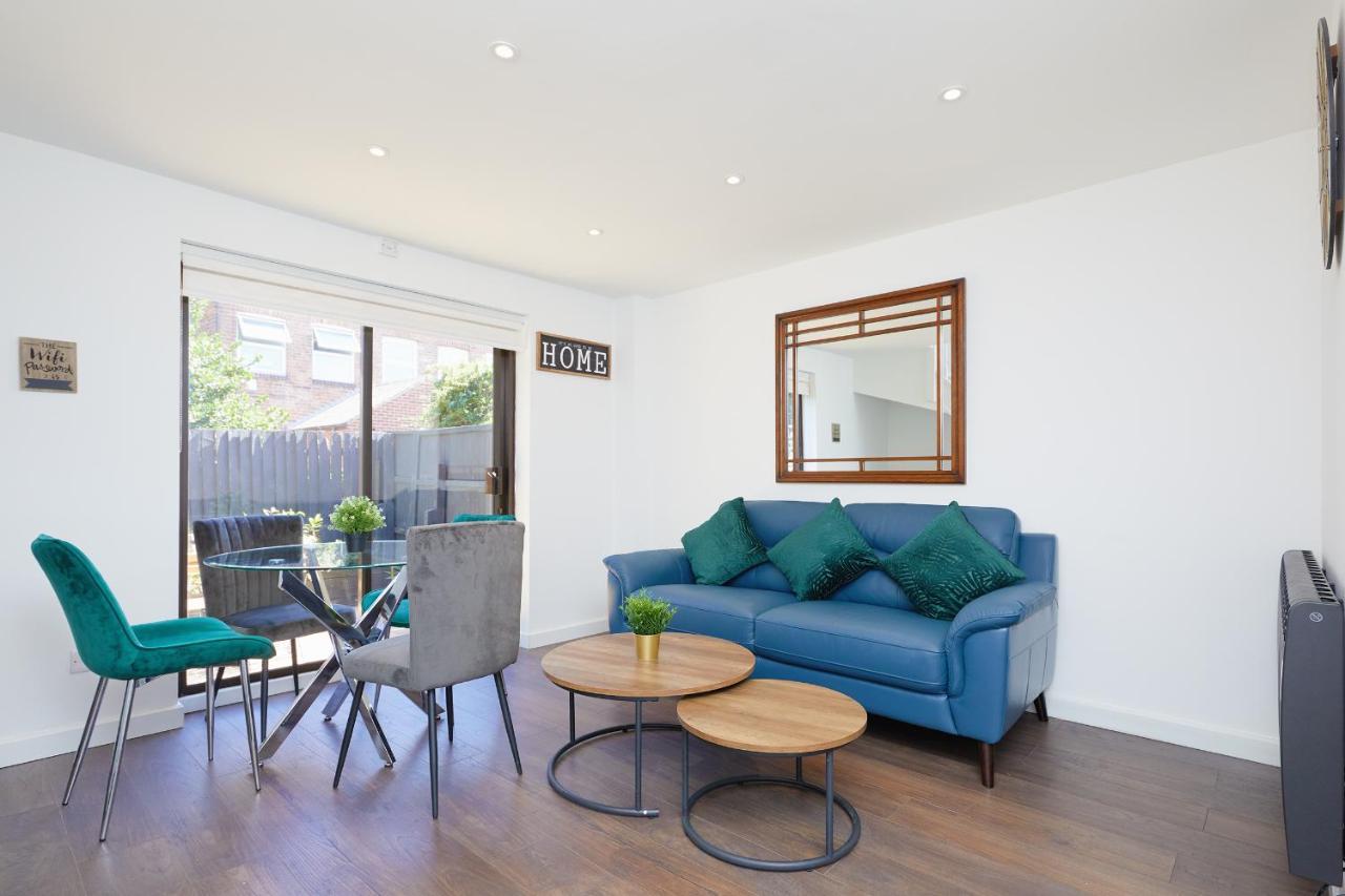 Modern 2 Bed House By Centre *