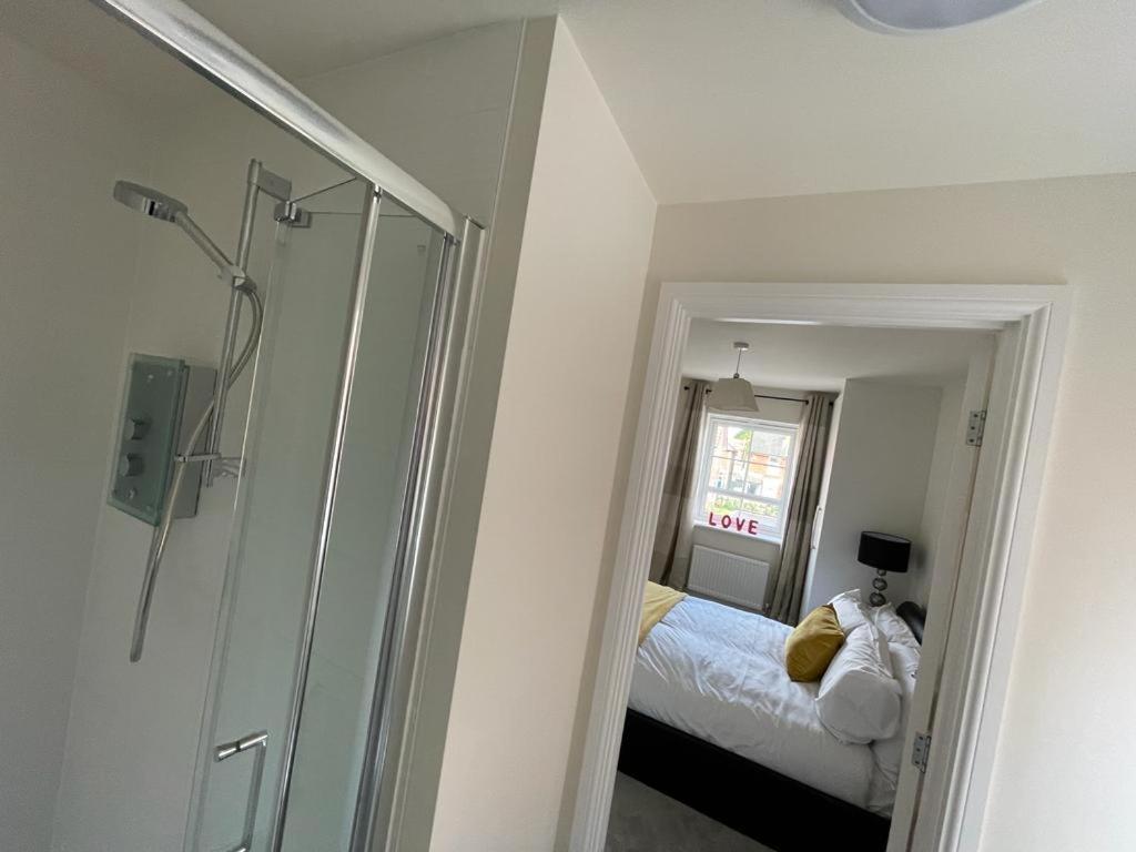 Stunning 3-bed Risa House In Beeston