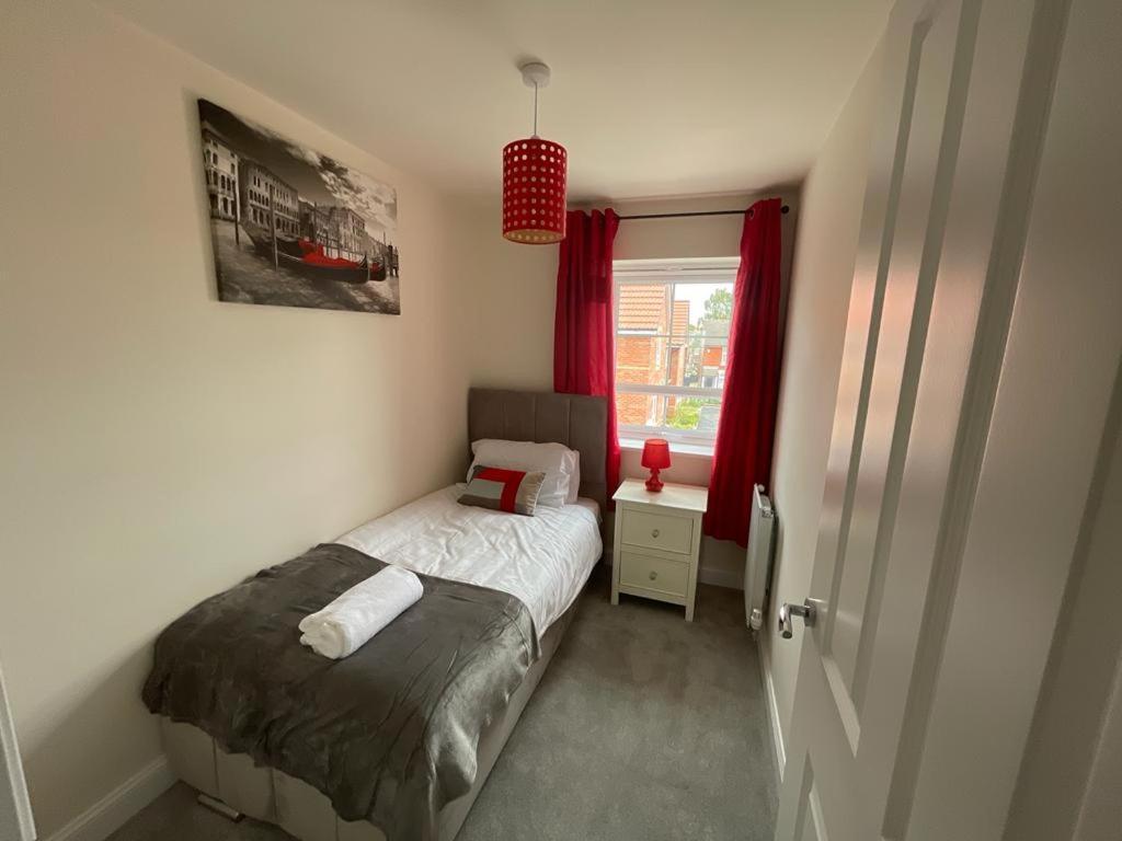 Stunning 3-bed Risa House In Beeston Holiday home *