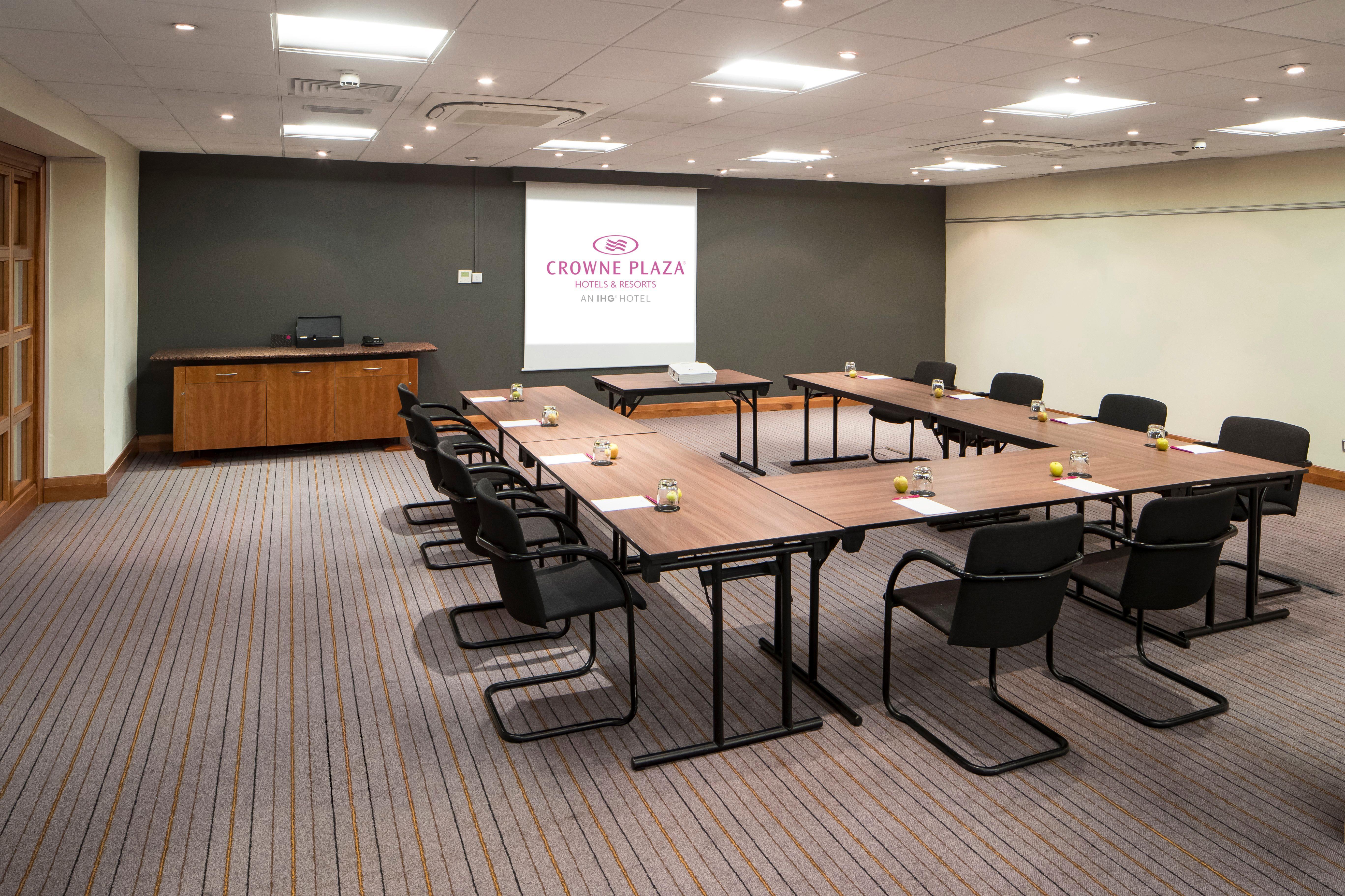 Crowne Plaza By Ihg 4*