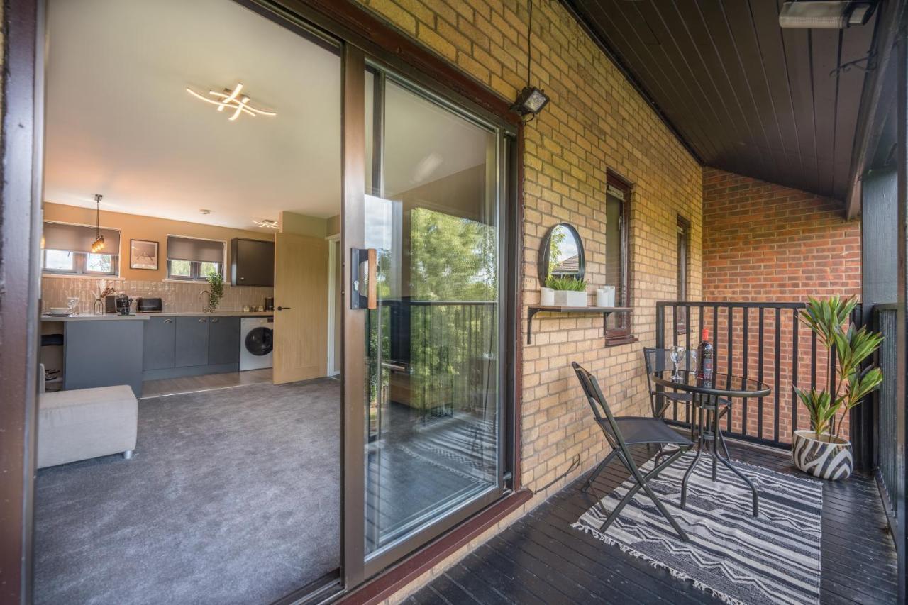 Waterlily - Beautiful 1-bed With Overlooking Balcony