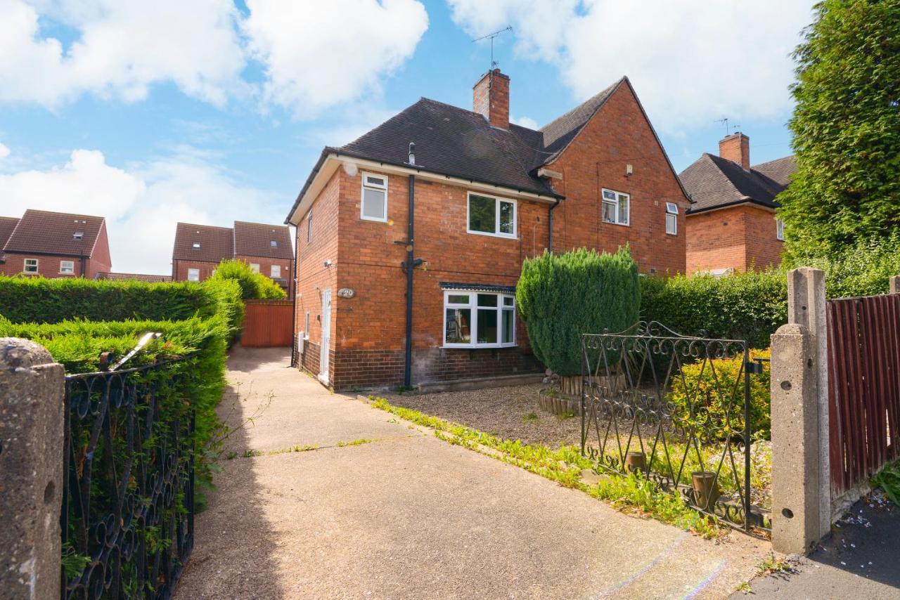 Alderton House - Spacious 3 Bed With Parking Holiday home
