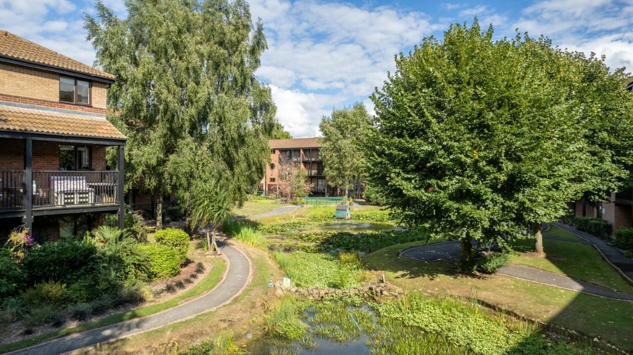Waterlily - Beautiful 1-bed With Overlooking Balcony