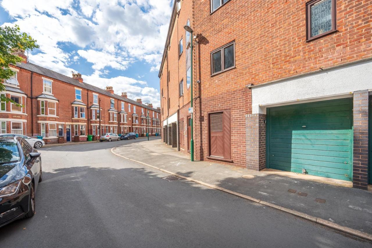 Apartment Waterlily - Beautiful 1-bed With Overlooking Balcony *