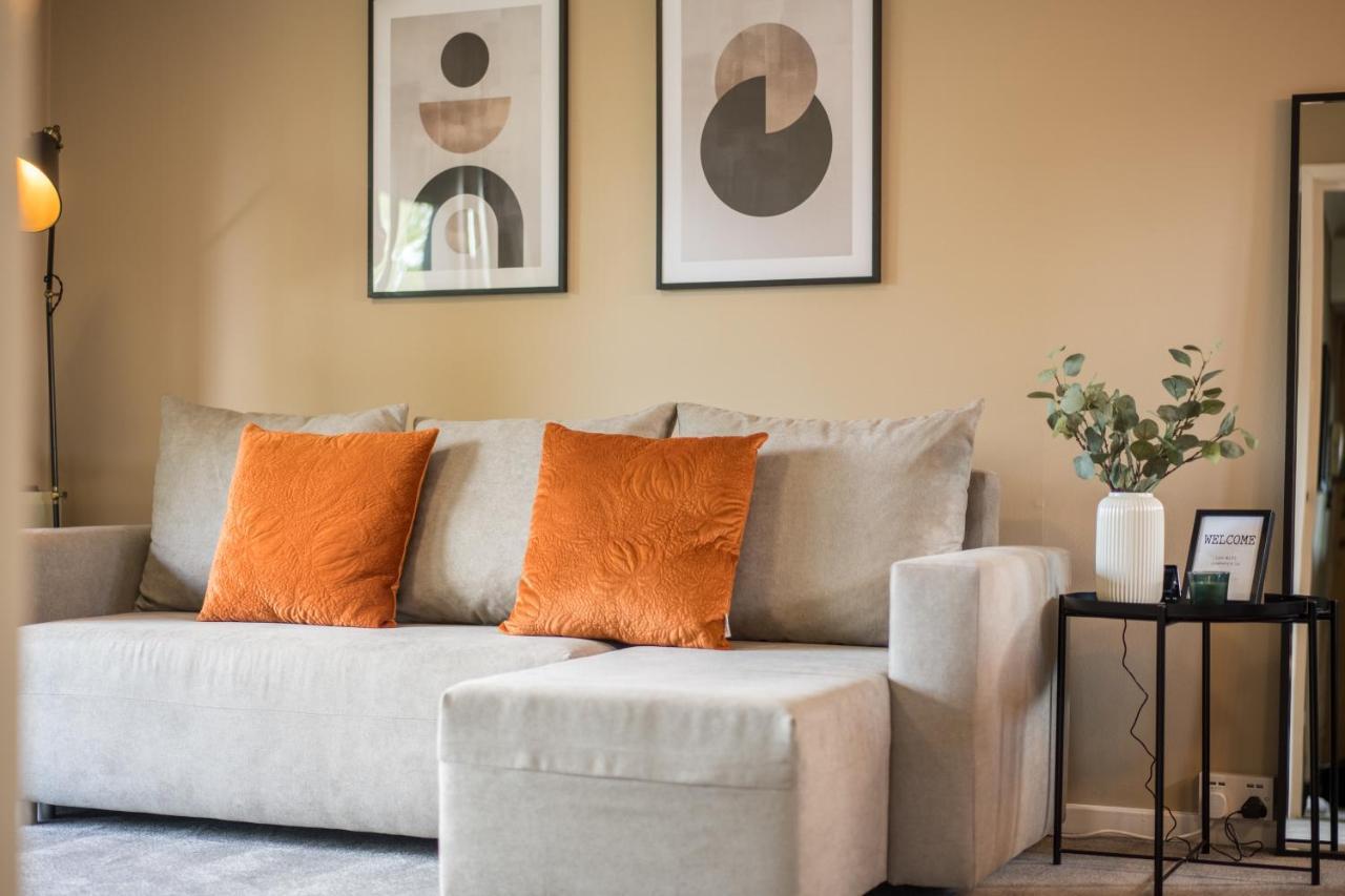 Waterlily - Beautiful 1-bed With Overlooking Balcony Apartamento *