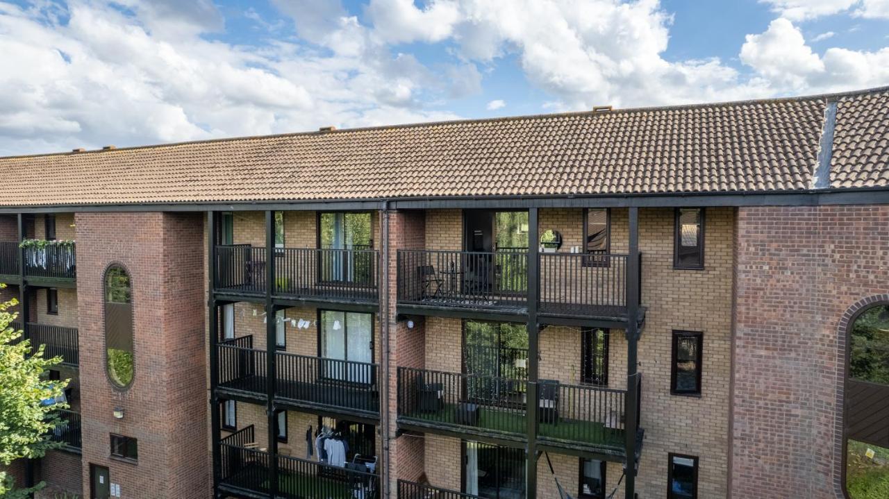Waterlily - Beautiful 1-bed With Overlooking Balcony