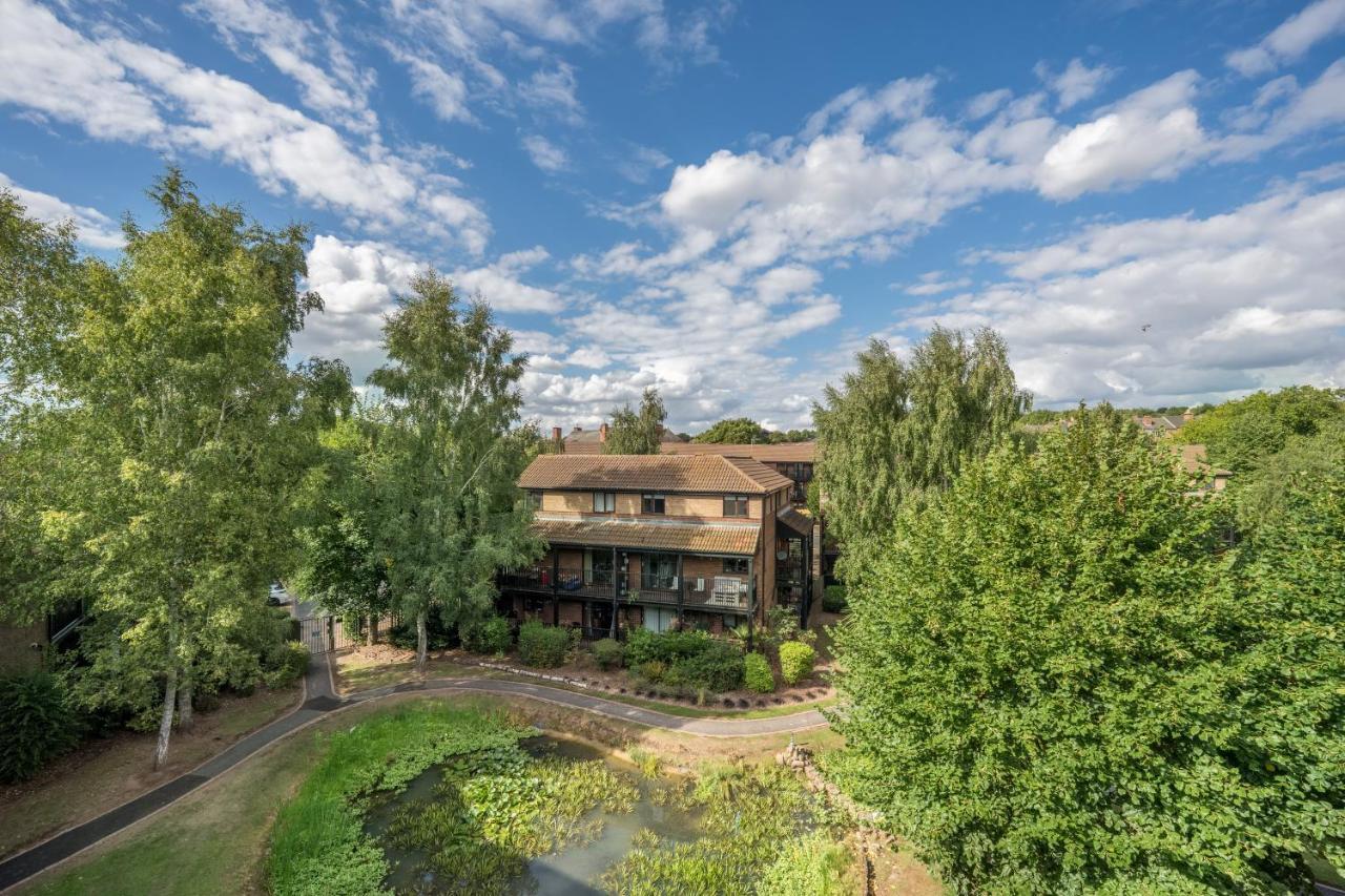 Waterlily - Beautiful 1-bed With Overlooking Balcony