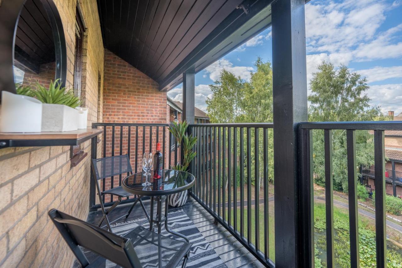 Waterlily - Beautiful 1-bed With Overlooking Balcony *