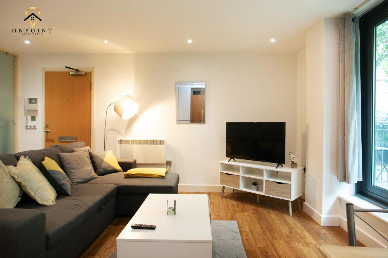 Apartment Spacious 2 Bed Apt W Parking, Close To Centre *