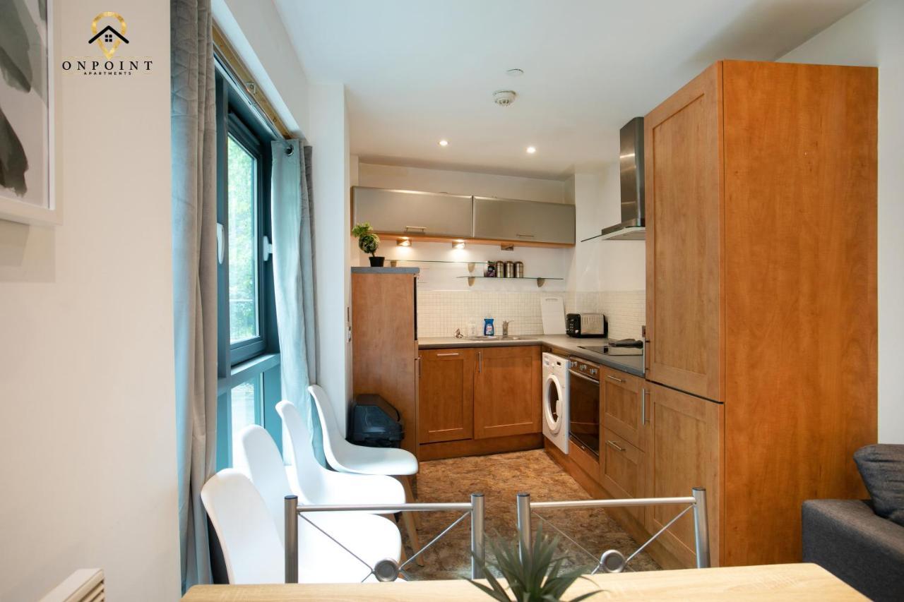 Apartment Spacious 2 Bed Apt W Parking, Close To Centre *
