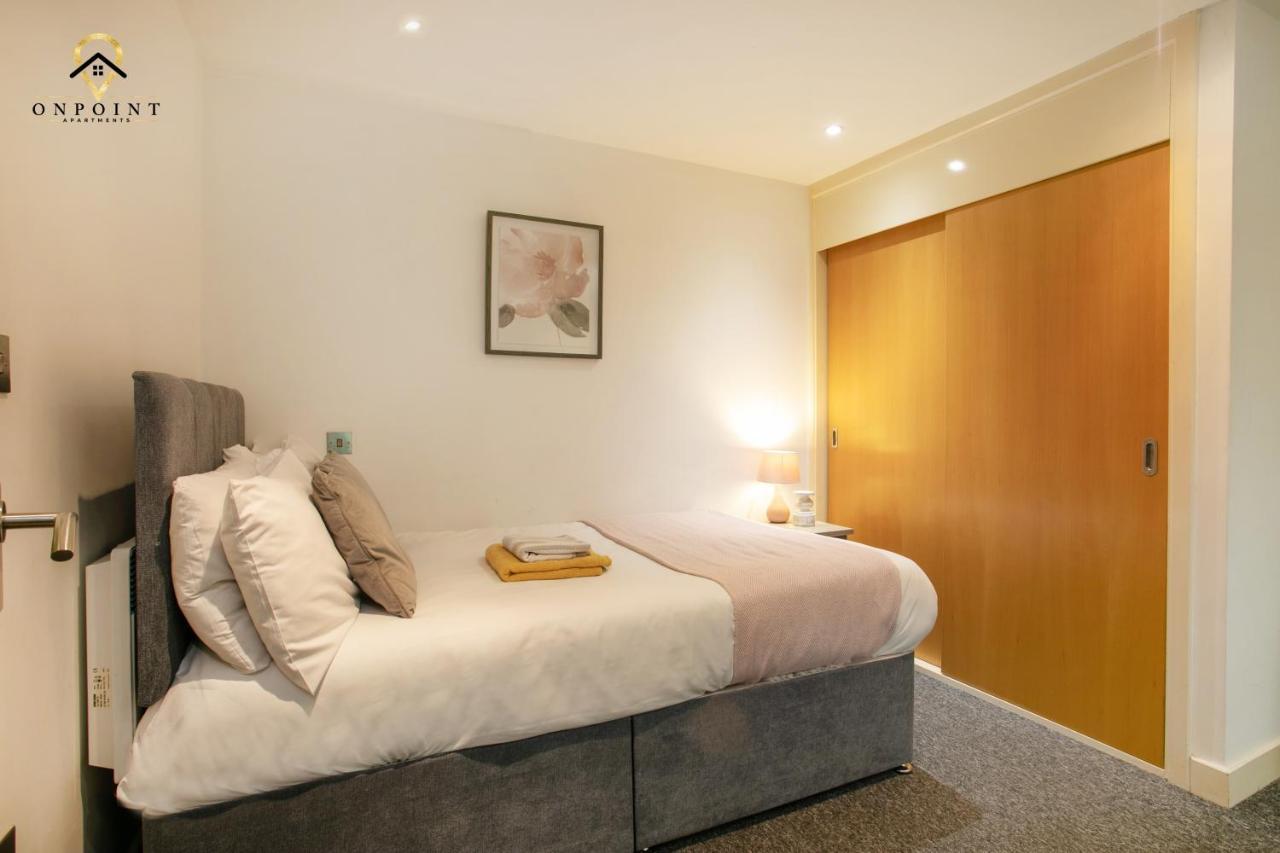 Apartment Spacious 2 Bed Apt W Parking, Close To Centre