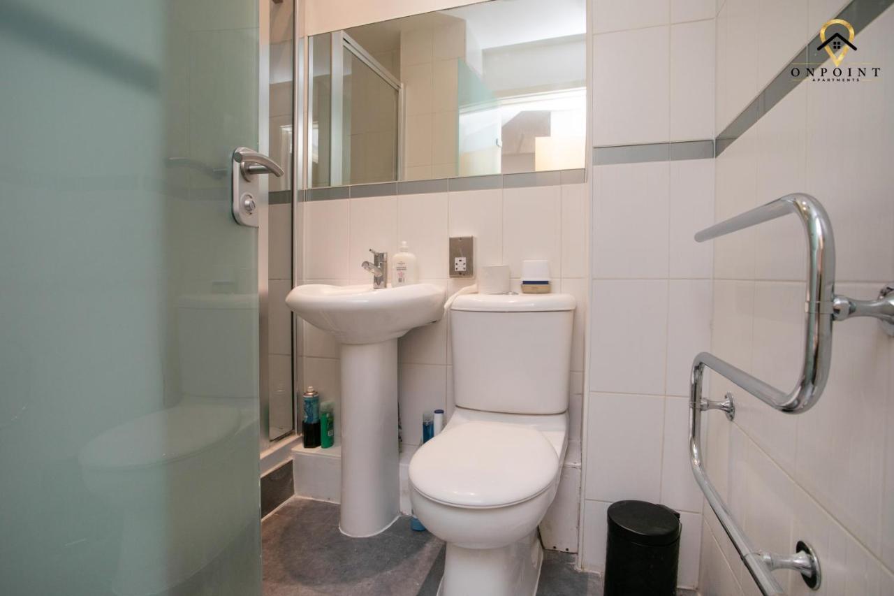 Spacious 2 Bed Apt W Parking, Close To Centre