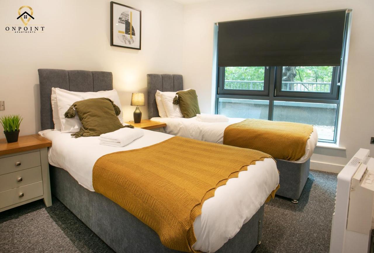 Spacious 2 Bed Apt W Parking, Close To Centre *