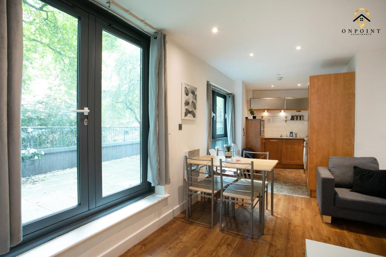 Apartment Spacious 2 Bed Apt W Parking, Close To Centre *
