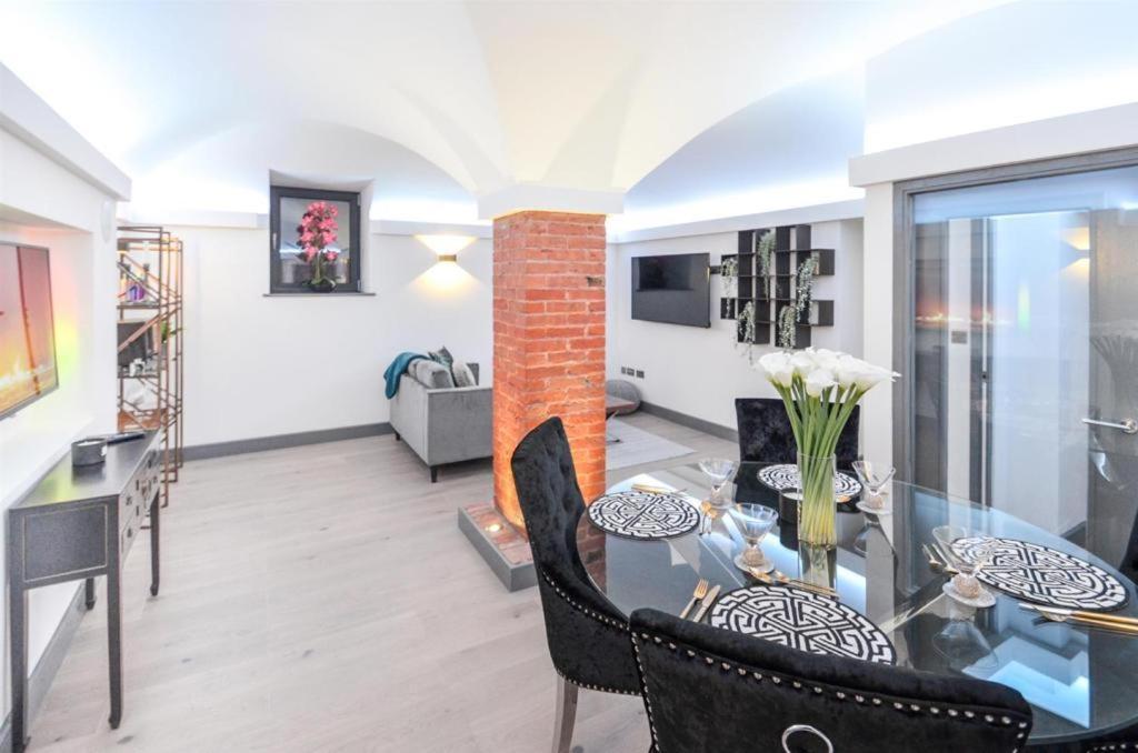 Apartment Luxurious 2 Bed With Hidden Cave Cinema Nottingham