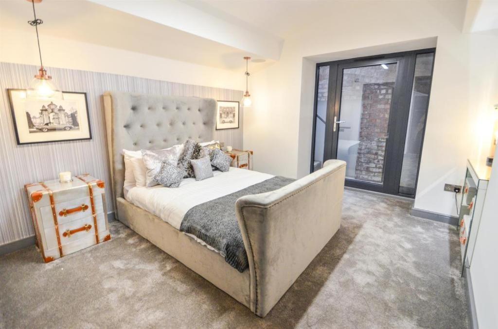 Luxurious 2 Bed With Hidden Cave Cinema * Nottingham