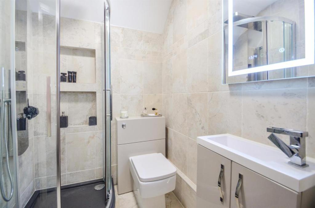 Luxurious 2 Bed With Hidden Cave Cinema Nottingham