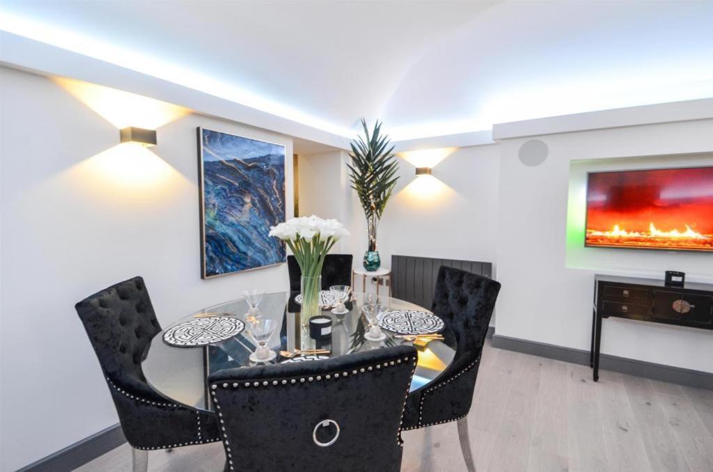 Apartment Luxurious 2 Bed With Hidden Cave Cinema