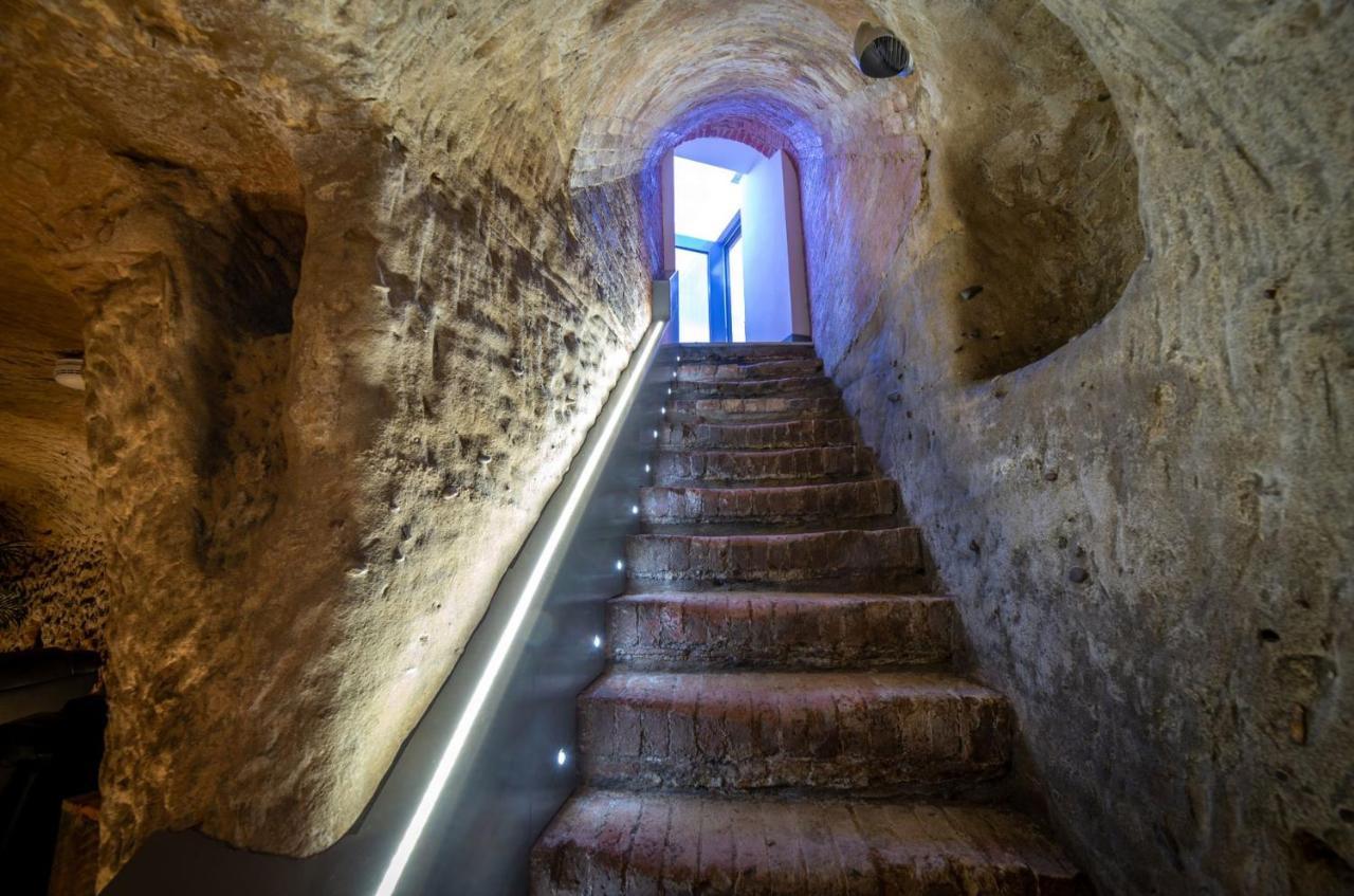 Luxurious 2 Bed With Hidden Cave Cinema Apartment Nottingham