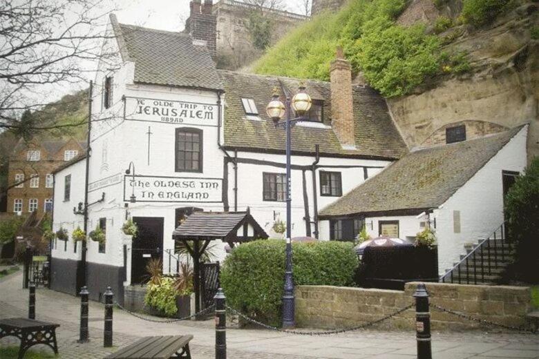 Luxurious 2 Bed With Hidden Cave Cinema Apartment Nottingham