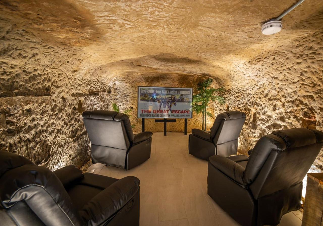 Luxurious 2 Bed With Hidden Cave Cinema * Nottingham