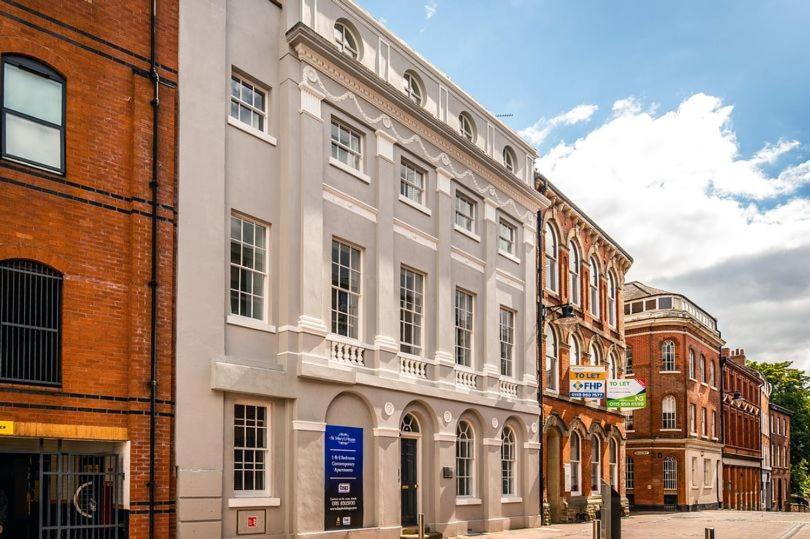 Luxurious 2 Bed With Hidden Cave Cinema * Nottingham