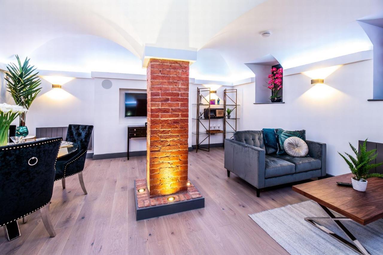 Luxurious 2 Bed With Hidden Cave Cinema