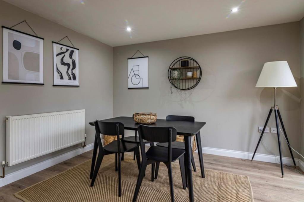 Cosy With Snug And Three Bedrooms Message Us For Long Prices Nottingham