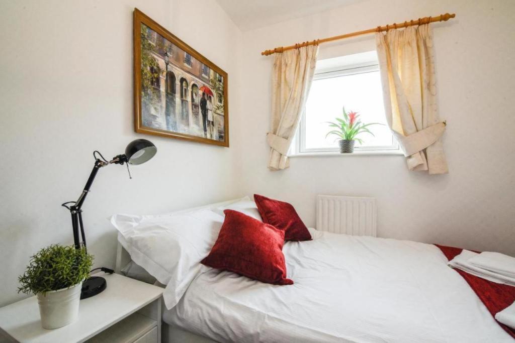 Dukes Wharf - Classy, Centre 2 Bedroom Overlooking The Canal Apartment Nottingham