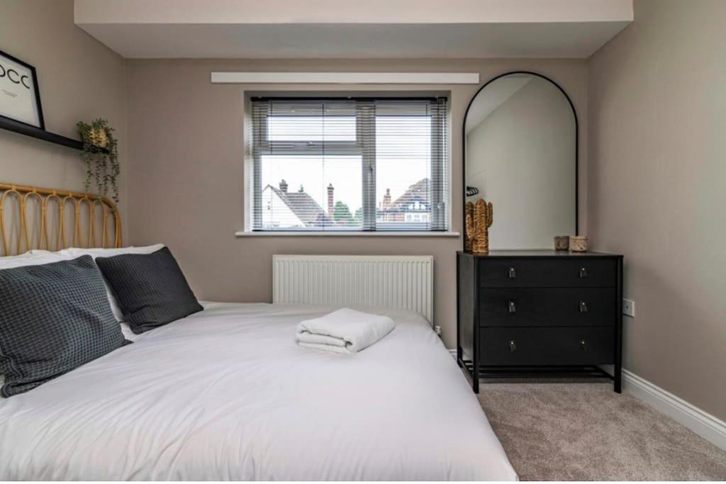 Cosy With Snug And Three Bedrooms Message Us For Long Prices *