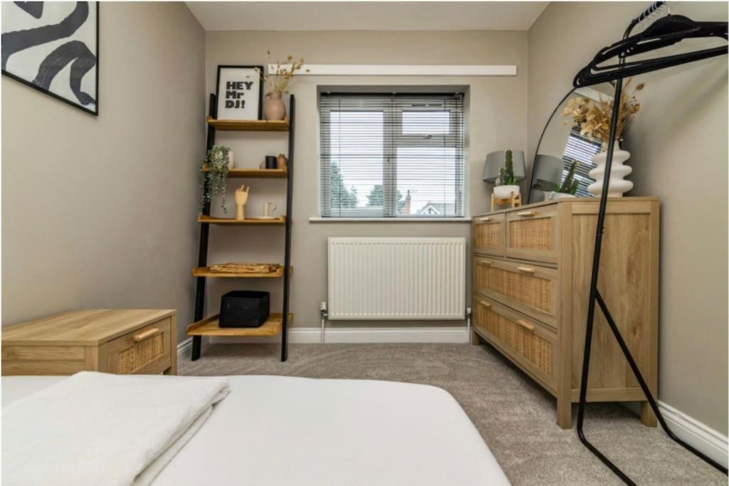 Cosy With Snug And Three Bedrooms Message Us For Long Prices Nottingham
