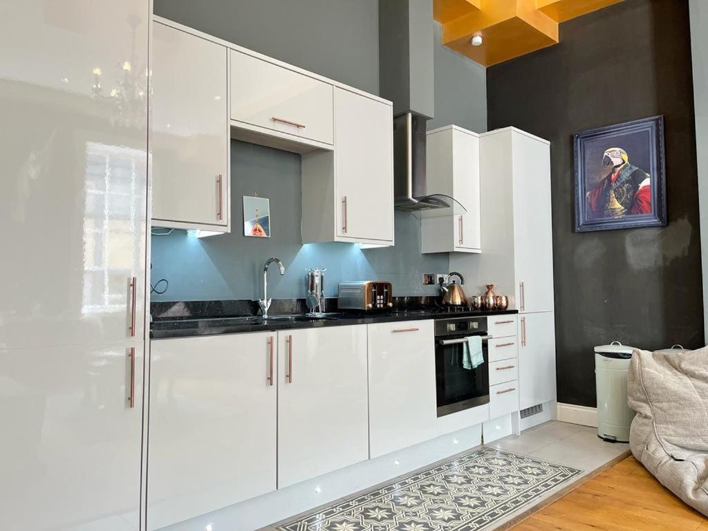 Unique & Luxurious 2 Bedroom Centre