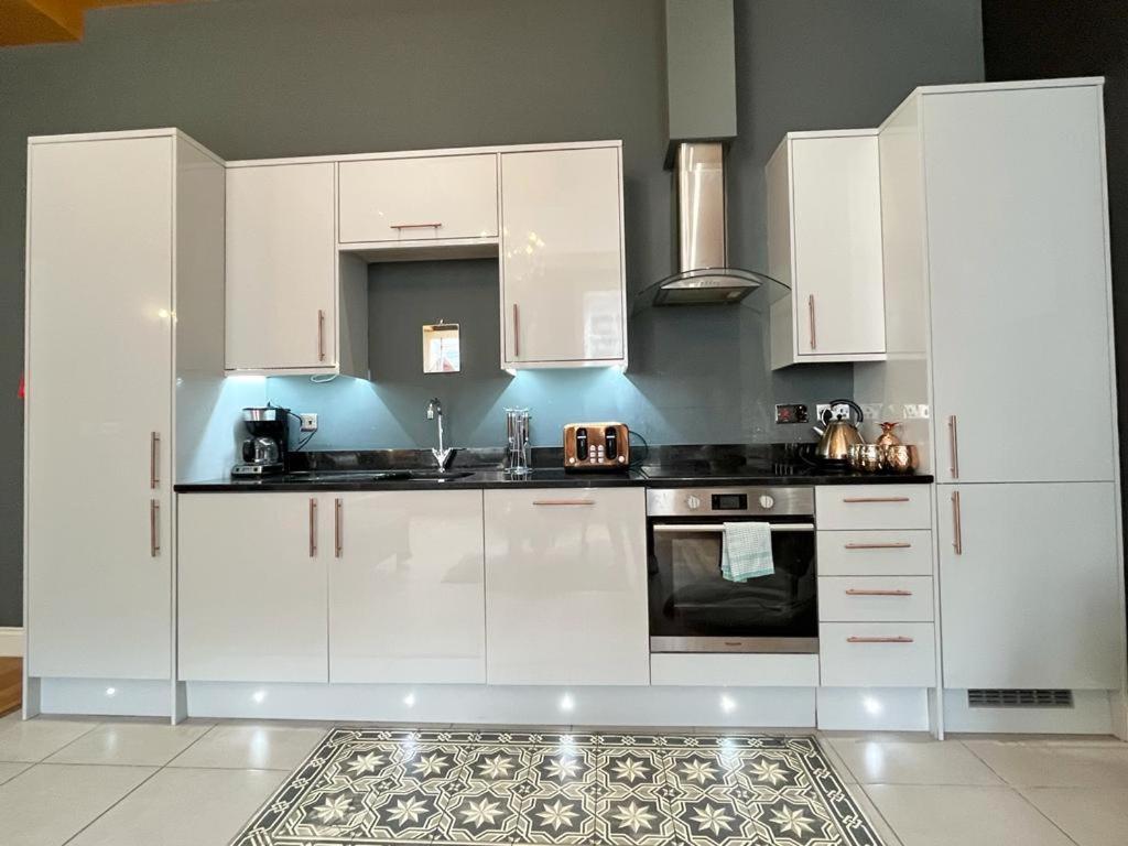 Unique & Luxurious 2 Bedroom Centre *
