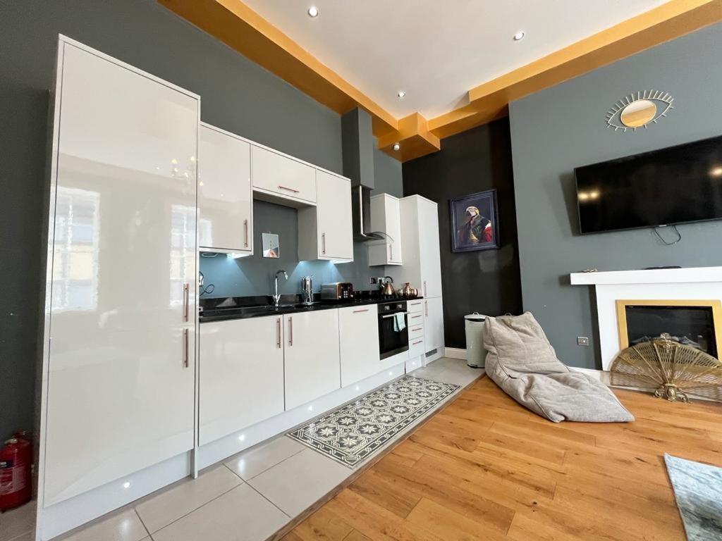 Apartment Unique & Luxurious 2 Bedroom Centre