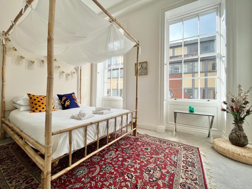 Unique & Luxurious 2 Bedroom Centre Apartment *