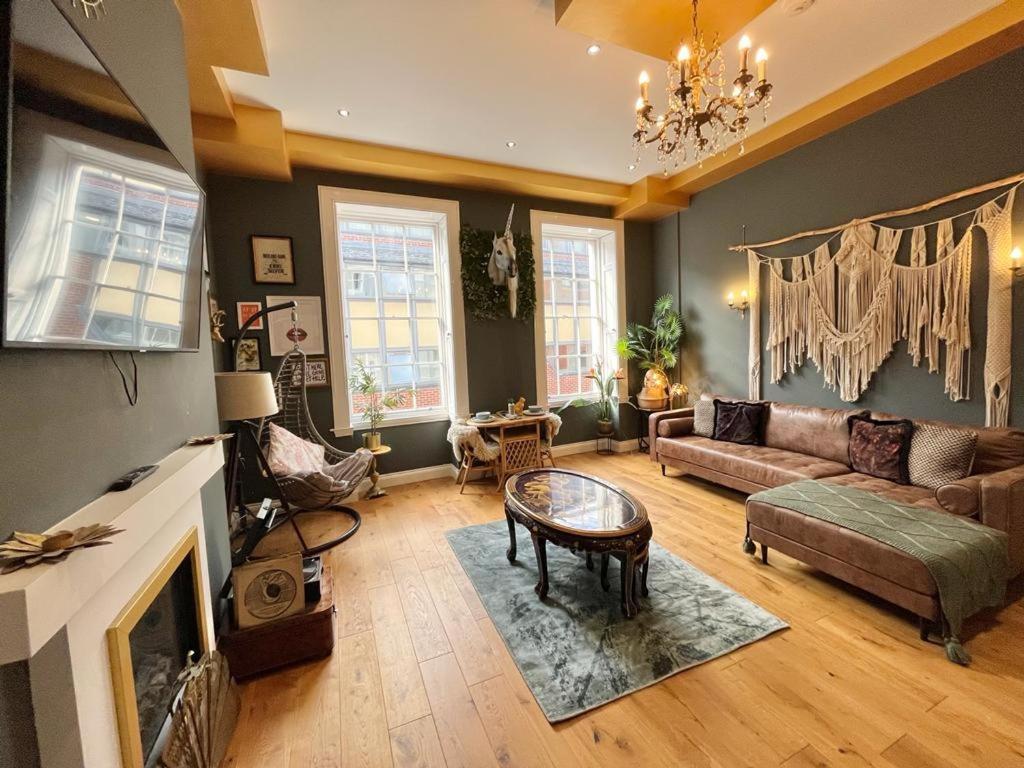 Apartment Unique & Luxurious 2 Bedroom Centre
