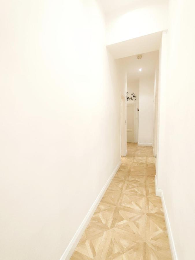 Versailles Apartment